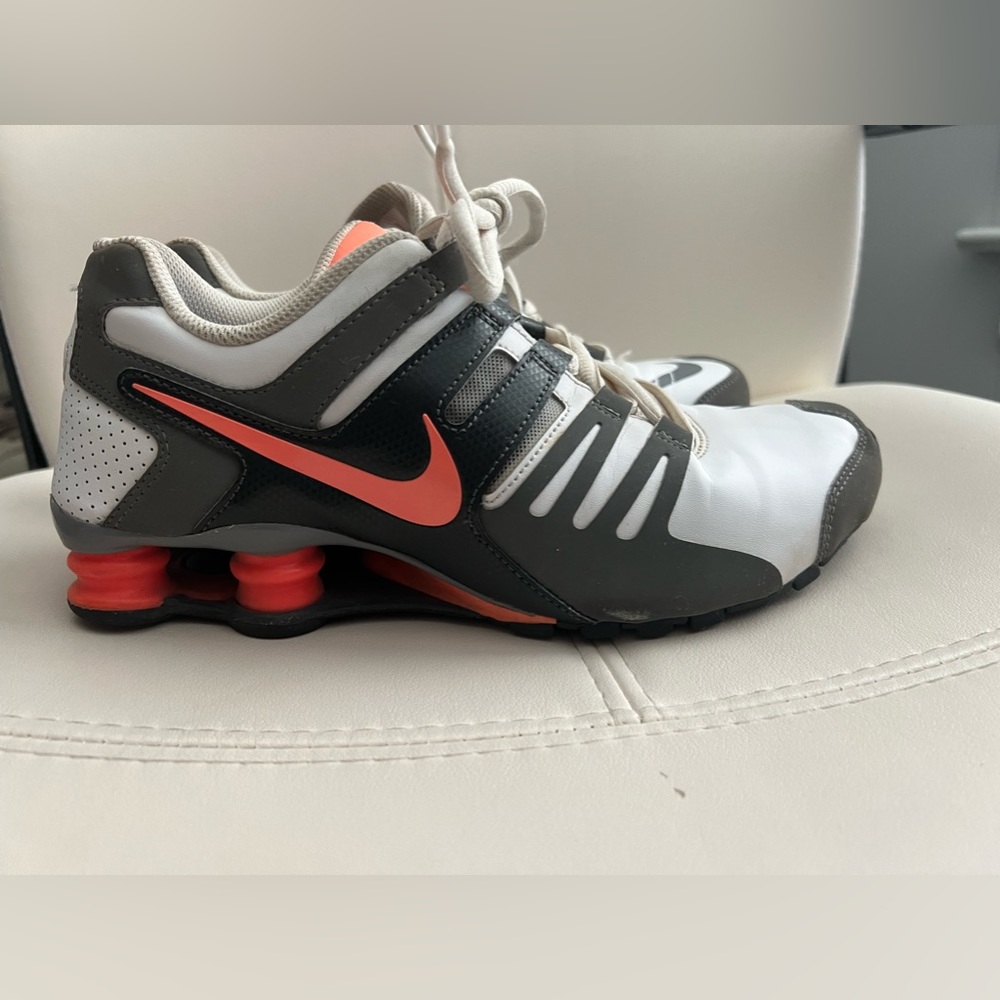 Nike Shox women’s size 8 coral gray and white